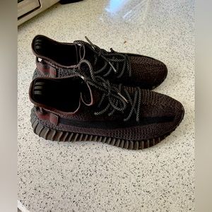 EUC Adidas Yeezy Boost Mens size 8.5
